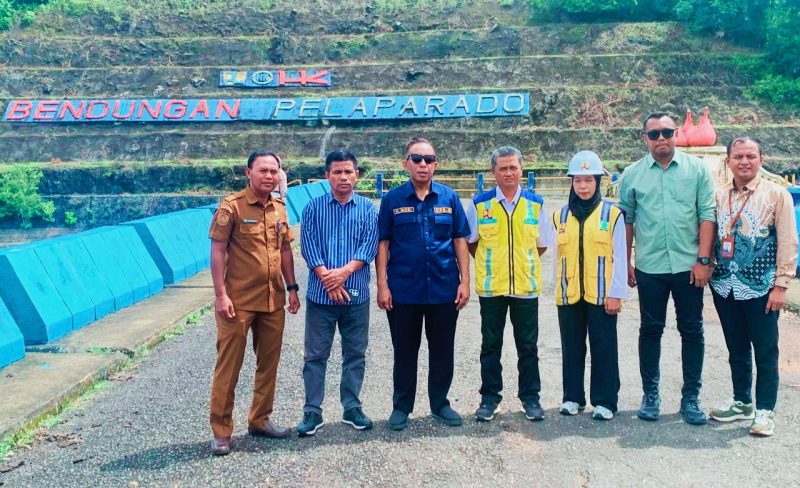 Anggota DPR RI Mori Hanafi saat meninjau langsung kondisi Bendungan Pelaparado di Kecamatan Monta, Kabupaten Bima, yang mengalami sedimentasi dan membutuhkan rehabilitasi besar senilai Rp90 miliar.