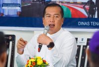 Gubernur NTB Lalu Muhamad Iqbal bersama Wakil Gubernur Indah Dhamayanti Putri saat berdialog dengan perwakilan buruh dalam peringatan May Day 2026 di Kantor Disnakertrans NTB.