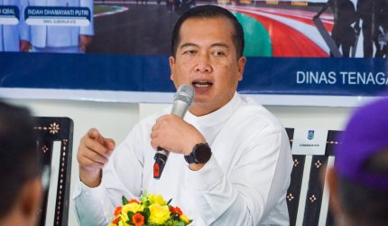 Gubernur NTB Iqbal dan Wagub Umi Dinda berdialog dengan buruh soal Perda dan PMI pada May Day 2026 di Mataram