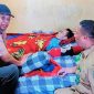 Terlihat Zulkieflimansyah saat menjabat sebagai Gubernur NTB, menemui dan mengunjungi masyarakat serta menyerahkan bantuan 