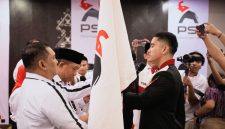 Ketua Umum Kaesang Pangarep saat melantik jajaran pengurus DPW PSI NTB dalam Rakorwil di Mataram, sebagai bagian dari penguatan struktur partai hingga tingkat akar rumput.