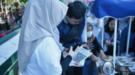 Implementasi QRIS Cross Border yang telah menjangkau lima negara untuk mendukung transaksi internasional di NTB.