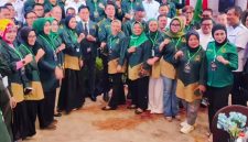 Yusril Ihza Mahendra bersama kader Partai Bulan Bintang saat menegaskan legalitas kepemimpinan Yuri Kemal Fadlullah dalam forum nasional.