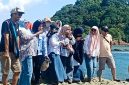 Wisata Wadu Jao Dompu, salah satu destinasi alam unik di NTB dengan panorama batuan alami dan lanskap savana yang memukau wisatawan.