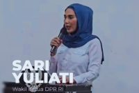 Pimpinan DPR RI Sari Yuliati saat melaksanakan reses, menyampaikan sambutan, dan menyerahkan bantuan akses air bersih serta stimulan perbaikan rumah kepada warga di Lombok Tengah.