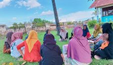 Kegiatan pembelajaran siswa dalam Program Sekolah Aman di Kabupaten Bima yang berfokus pada peningkatan literasi dan numerasi.