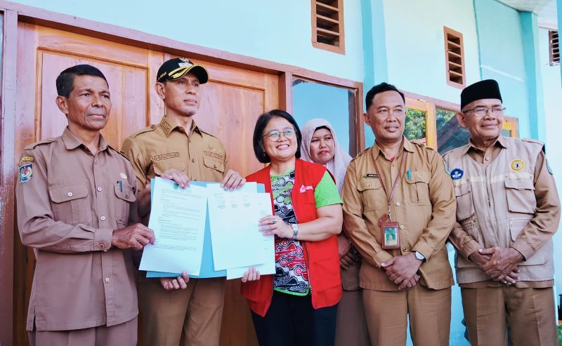 Peresmian perpustakaan SDN Sowa yang sebelumnya terbengkalai sejak 2012 usai direvitalisasi oleh YAPPIKA dan YISA Ambalawi di Kecamatan Soromandi, Kabupaten Bima.