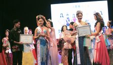 Momen penobatan pemenang Puteri Anak dan Puteri Remaja NTB 2026 pada malam Grand Final di Taman Budaya NTB yang berlangsung meriah dan penuh haru.