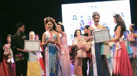 Momen penobatan pemenang Puteri Anak dan Puteri Remaja NTB 2026 pada malam Grand Final di Taman Budaya NTB yang berlangsung meriah dan penuh haru.