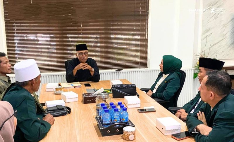 Terlihat Ketua DPW PBB NTB Nadirah bersama jajaran pengurus saat melakukan audiensi dengan KPU Provinsi NTB di Mataram. Pertemuan tersebut membahas dinamika kepengurusan partai, perkembangan regulasi kepemiluan pasca putusan Mahkamah Konstitusi, serta kesiapan menghadapi tahapan Pemilu 2029.