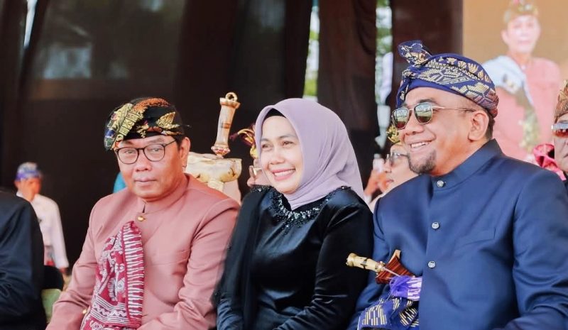 Terlihat Anggota DPRD NTB Lalu Arif Rahman Hakim bersama sejumlah anggota DPRD NTB lainnya. 