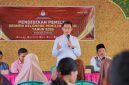 Ketua Divisi Sosialisasi Pendidikan Pemilih Partisipasi Masyarakat dan SDM KPU NTB Agus Hilman bersama jajaran KPU saat memberikan pendidikan pemilih kepada kelompok rentan di Desa Sesela, Kecamatan Gunungsari, Lombok Barat.