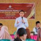Ketua Divisi Sosialisasi Pendidikan Pemilih Partisipasi Masyarakat dan SDM KPU NTB Agus Hilman bersama jajaran KPU saat memberikan pendidikan pemilih kepada kelompok rentan di Desa Sesela, Kecamatan Gunungsari, Lombok Barat.