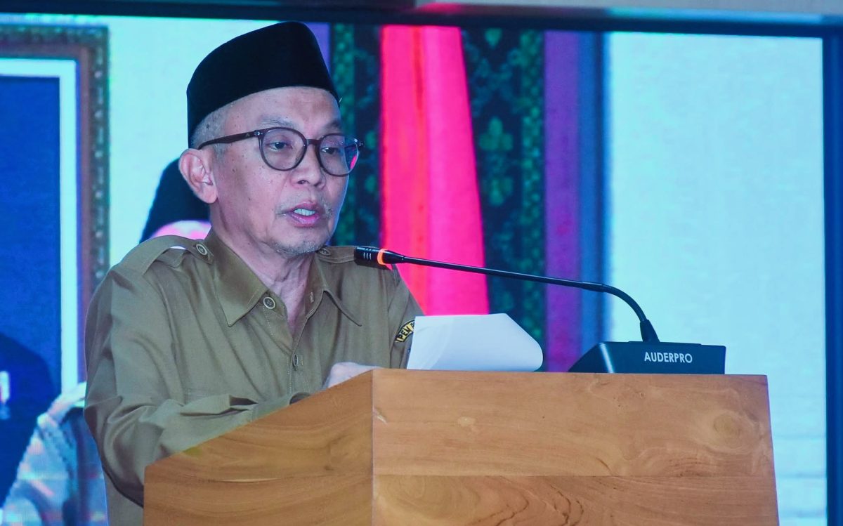 Sekretaris Daerah (Sekda) Provinsi NTB Abul Chair, Ak, menyampaikan tanggapan Pemerintah Provinsi NTB terhadap lima Raperda prakarsa DPRD NTB dalam rapat paripurna yang membahas Bale Mediasi, perlindungan petani, pencegahan pinjaman online ilegal dan judi online, sumbangan dana pendidikan, serta tata kelola pertambangan yang berpihak kepada masyarakat.