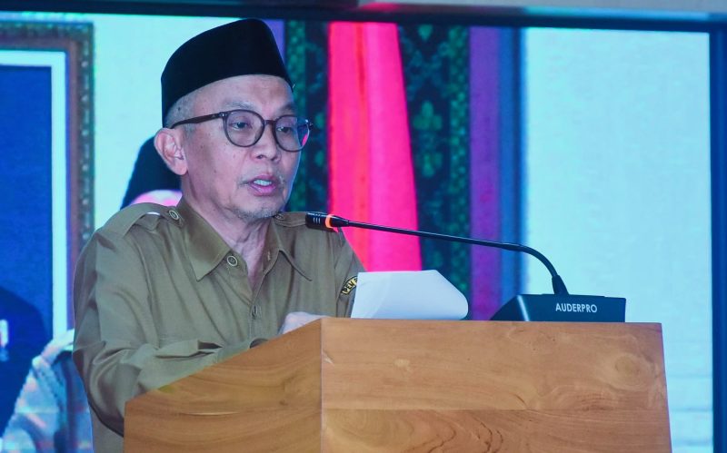 Sekretaris Daerah (Sekda) Provinsi NTB Abul Chair, Ak, menyampaikan tanggapan Pemerintah Provinsi NTB terhadap lima Raperda prakarsa DPRD NTB dalam rapat paripurna yang membahas Bale Mediasi, perlindungan petani, pencegahan pinjaman online ilegal dan judi online, sumbangan dana pendidikan, serta tata kelola pertambangan yang berpihak kepada masyarakat.