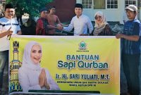Ketua Umum Partai Golkar Bahlil Lahadalia bersama Wakil Ketua DPR RI Sari Yuliati menyalurkan bantuan sapi kurban untuk masyarakat NTB pada momentum Hari Raya Idul Adha 1447 Hijriah.