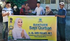Bahlil Lahadalia dan Sari Yuliati Salurkan Sapi Kurban untuk NTB, Golkar Potong Lima Ekor di Mataram