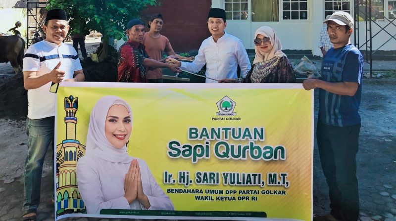 Ketua Umum Partai Golkar Bahlil Lahadalia bersama Wakil Ketua DPR RI Sari Yuliati menyalurkan bantuan sapi kurban untuk masyarakat NTB pada momentum Hari Raya Idul Adha 1447 Hijriah.