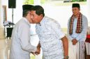 Terlihat suasana hangat dan penuh keakraban antara pimpinan daerah Kabupaten Lombok Timur dalam momentum halal bihalal Idul Adha yang mendapat apresiasi dari BAPERA Lombok Timur karena dinilai mencerminkan harmoni kepemimpinan dan kebersamaan dalam membangun daerah.