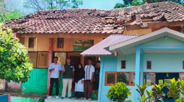Perpustakaan SDN Sowa di Kecamatan Soromandi, Kabupaten Bima yang telah direhabilitasi oleh YAPPIKA ActionAid bersama YISA Ambalawi sebagai bagian dari Program Sekolah Aman.
