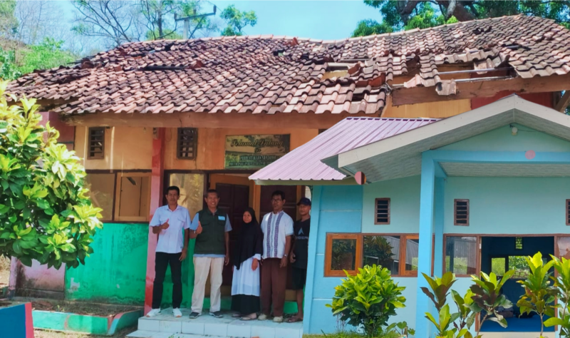 Perpustakaan SDN Sowa di Kecamatan Soromandi, Kabupaten Bima yang telah direhabilitasi oleh YAPPIKA ActionAid bersama YISA Ambalawi sebagai bagian dari Program Sekolah Aman.
