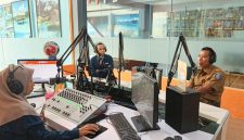 Kepala Bidang Pembinaan Koperasi Diskop UKM NTB Rahmadin saat menjadi narasumber Dialog Interaktif RRI Mataram terkait progres pembangunan Koperasi Desa/Kelurahan Merah Putih (KDKMP) di Nusa Tenggara Barat.