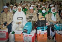 Sekda NTB Abul Chair menyambut dan menerima secara resmi kedatangan 393 jamaah haji Kloter 1 asal Kabupaten Lombok Timur di Aula Bir Ali II Asrama Haji Lombok, Selasa (2/6/2026).