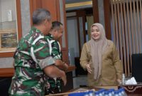 Wakil Gubernur NTB Indah Dhamayanti Putri menerima kunjungan silaturahmi Dandenpom IX/2 Mataram Letkol Cpm I Gusti N.B. Chrisna Putra di Ruang Kerja Wakil Gubernur NTB, didampingi Kepala Dinas Kesehatan Provinsi NTB.