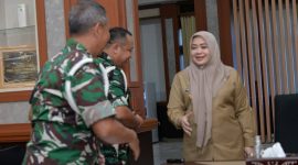 Wakil Gubernur NTB Indah Dhamayanti Putri menerima kunjungan silaturahmi Dandenpom IX/2 Mataram Letkol Cpm I Gusti N.B. Chrisna Putra di Ruang Kerja Wakil Gubernur NTB, didampingi Kepala Dinas Kesehatan Provinsi NTB.