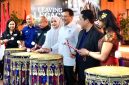 Wakil Gubernur NTB Hj Indah Dhamayanti Putri bersama Menteri Pemuda dan Olahraga, jajaran InJourney, MGPA, serta para tamu undangan memukul beduk sebagai simbol resmi peluncuran Pertamina Grand Prix of Indonesia (MotoGP Mandalika) 2026 di Jakarta, Kamis (18/6/2026).