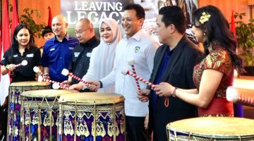 Wakil Gubernur NTB Hj Indah Dhamayanti Putri bersama Menteri Pemuda dan Olahraga, jajaran InJourney, MGPA, serta para tamu undangan memukul beduk sebagai simbol resmi peluncuran Pertamina Grand Prix of Indonesia (MotoGP Mandalika) 2026 di Jakarta, Kamis (18/6/2026).