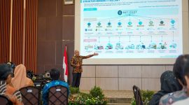 Kepala BSSN menyampaikan paparan terkait lonjakan ancaman siber dalam forum keamanan digital di Universitas Mataram.