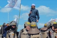 Saat Abu Bakar Beko dalam memperjuangkan pembentukan Provinsi Pulau Sumbawa sebagai wujud pemerataan pembangunan, kemandirian daerah, dan keadilan politik.