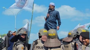Saat Abu Bakar Beko dalam memperjuangkan pembentukan Provinsi Pulau Sumbawa sebagai wujud pemerataan pembangunan, kemandirian daerah, dan keadilan politik.