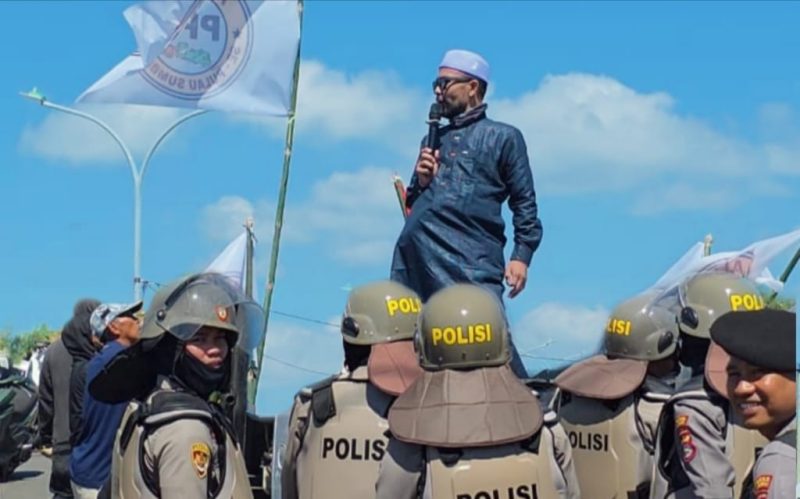 Saat Abu Bakar Beko dalam memperjuangkan pembentukan Provinsi Pulau Sumbawa sebagai wujud pemerataan pembangunan, kemandirian daerah, dan keadilan politik.