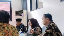 Ketua DPRD NTB Baiq Isvie Rupaeda memimpin Rapat Dengar Pendapat (RDP) bersama Kemenag, aparat penegak hukum, akademisi, MUI, dan pemerhati perempuan serta anak membahas maraknya kasus kekerasan seksual di NTB.