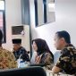 Ketua DPRD NTB Baiq Isvie Rupaeda memimpin Rapat Dengar Pendapat (RDP) bersama Kemenag, aparat penegak hukum, akademisi, MUI, dan pemerhati perempuan serta anak membahas maraknya kasus kekerasan seksual di NTB.