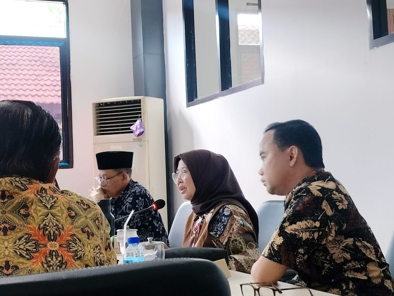 Ketua DPRD NTB Baiq Isvie Rupaeda memimpin Rapat Dengar Pendapat (RDP) bersama Kemenag, aparat penegak hukum, akademisi, MUI, dan pemerhati perempuan serta anak membahas maraknya kasus kekerasan seksual di NTB.