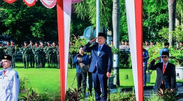 Gubernur NTB, Lalu Muhamad Iqbal, memimpin Upacara Peringatan Hari Lahir Pancasila 2026 di Lapangan Bumi Gora, Kantor Gubernur NTB, dengan mengusung tema Pancasila Pemersatu Bangsa, Fondasi Perdamaian Dunia.