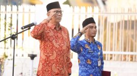 Ketua KPU Provinsi NTB Muhammad Khuwailid memimpin Upacara Peringatan Hari Lahir Pancasila Tahun 2026 di halaman Kantor KPU Provinsi NTB, Mataram, Senin (1/6).