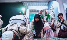 Tangis Haru Sambut Kepulangan Jamaah Haji NTB, Kloter 1 Lombok Timur Tiba Selamat di Tanah Air