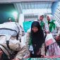 Sekretaris Daerah NTB Abul Chair bersama jajaran Panitia Penyelenggara Ibadah Haji (PPIH) NTB saat menyambut kedatangan 393 jamaah haji Kloter 1 asal Kabupaten Lombok Timur di Aula Bir Ali 2 Asrama Haji Embarkasi Lombok.