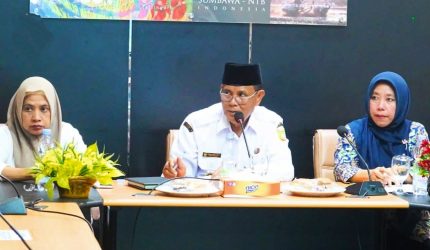 Bupati Sumbawa Syarafuddin Jarot membuka sosialisasi proyek SPAM Beringin Sila dan SPAM Marenteh yang menghadirkan 1.516 sambungan rumah baru bagi warga Sumbawa.