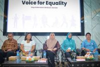 Wakil Gubernur NTB Indah Dhamayanti Putri bersama Ketua TP PKK NTB Sinta M. Iqbal saat meluncurkan program Voice for Equality: Stop Kekerasan Berbasis Gender di Aula Rinjani BPSDMD Provinsi NTB, Mataram.