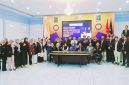 Pembina Yayasan UNBIM Assoc. Prof. Dr. Syamsuriansyah, M.Kes bersama Rektor UNBIM apt. Ajeng Dian Pertiwi, M.Farm dan para dosen peneliti usai penandatanganan Kontrak Hibah Penelitian Eksternal LLDIKTI Wilayah VIII Tahun Anggaran 2026 di Aula Bima UNBIM.