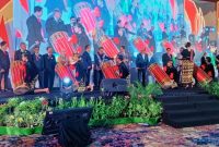 Gubernur NTB Lalu Muhamad Iqbal bersama jajaran ADVOKAI saat membuka Rakernas ADVOKAI 2026 di Mataram yang dirangkaikan dengan peluncuran Gerakan 1.000 Paralegal untuk Indonesia.
