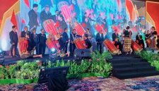 Gubernur NTB Lalu Muhamad Iqbal bersama jajaran ADVOKAI saat membuka Rakernas ADVOKAI 2026 di Mataram yang dirangkaikan dengan peluncuran Gerakan 1.000 Paralegal untuk Indonesia.