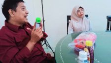 Perwakilan HNI memberikan sosialisasi produk halal dan pengembangan UMKM kepada jajaran Dinas Koperasi UKM Provinsi NTB di Mataram.