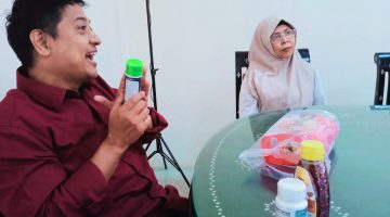 Perwakilan HNI memberikan sosialisasi produk halal dan pengembangan UMKM kepada jajaran Dinas Koperasi UKM Provinsi NTB di Mataram.