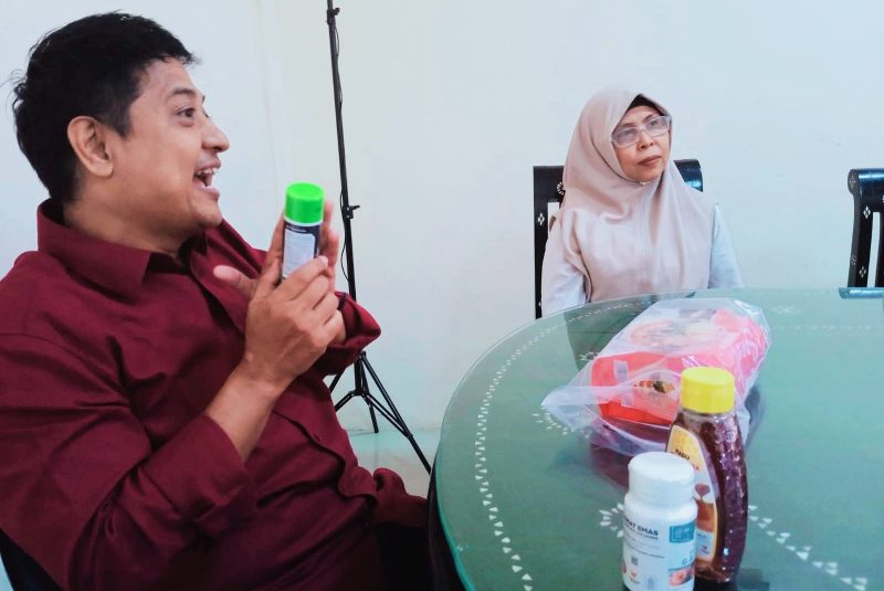 Perwakilan HNI memberikan sosialisasi produk halal dan pengembangan UMKM kepada jajaran Dinas Koperasi UKM Provinsi NTB di Mataram.